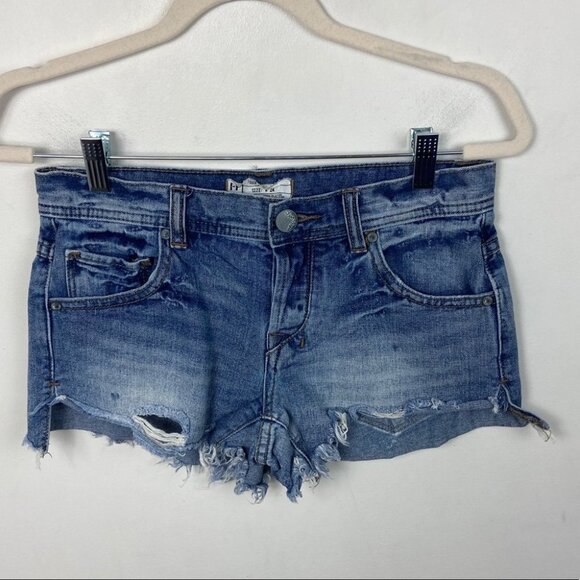 Free People Button Fly Sharkbite Hem Blue Denim Cutoff Shorts Size 24 Denim Boho - Picture 13 of 13
